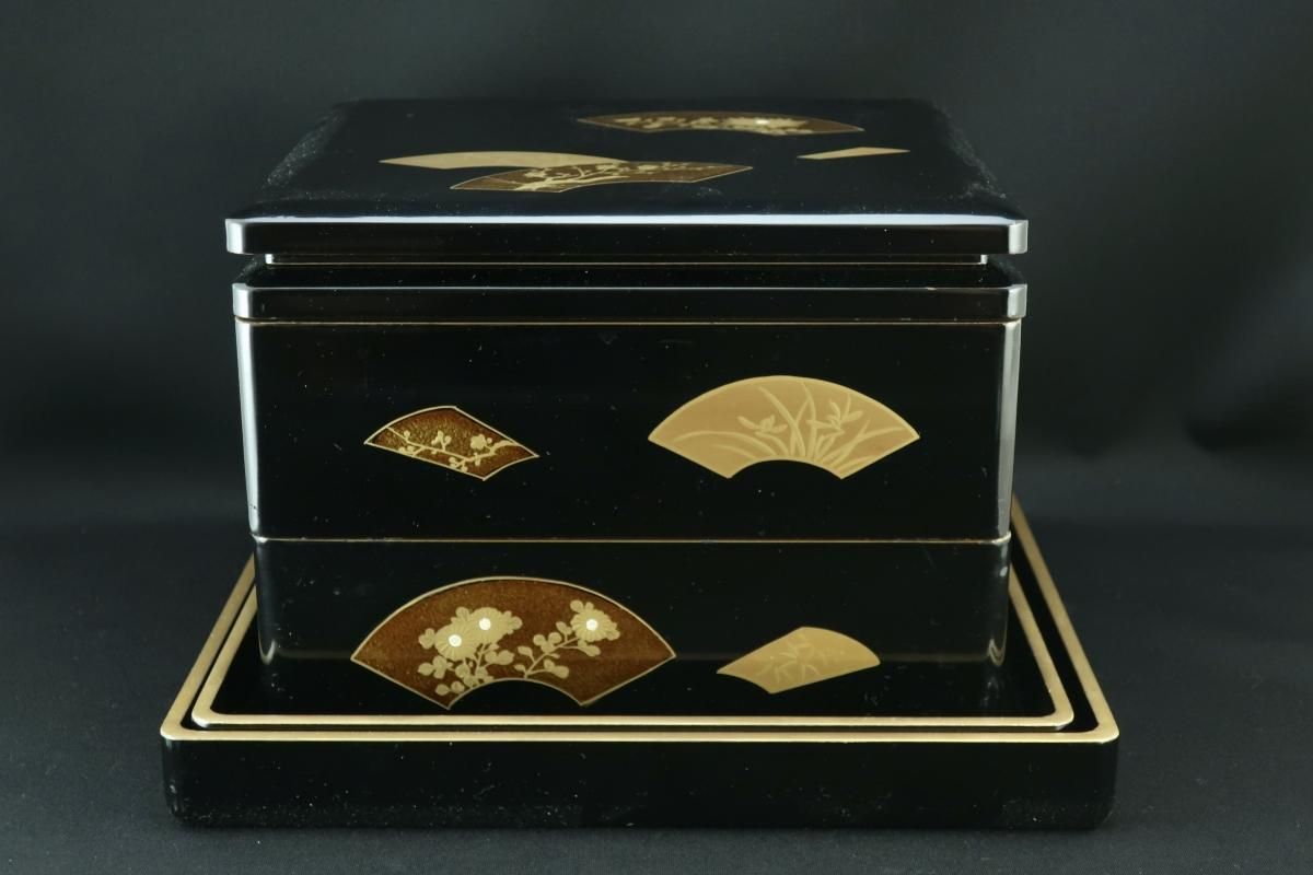 黒塗四君子扇面蒔絵重箱 / Black-lacquered 'Jubako' Food Boxes