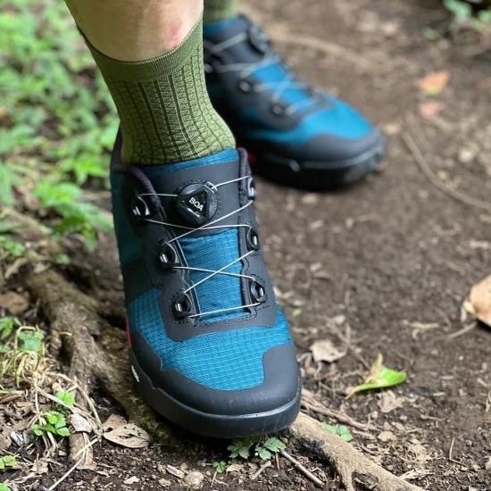 GIRO/ジロ】TRACKER Harbor Blue / Bright Red