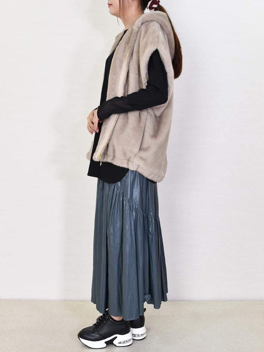 PASSIONE(パシオーネ)ファーフード付きベストの通販