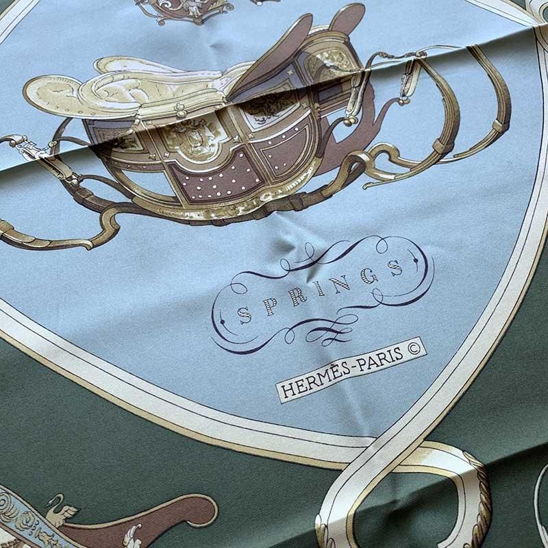 エルメスのエレガントな馬車モチーフシルクスカーフ