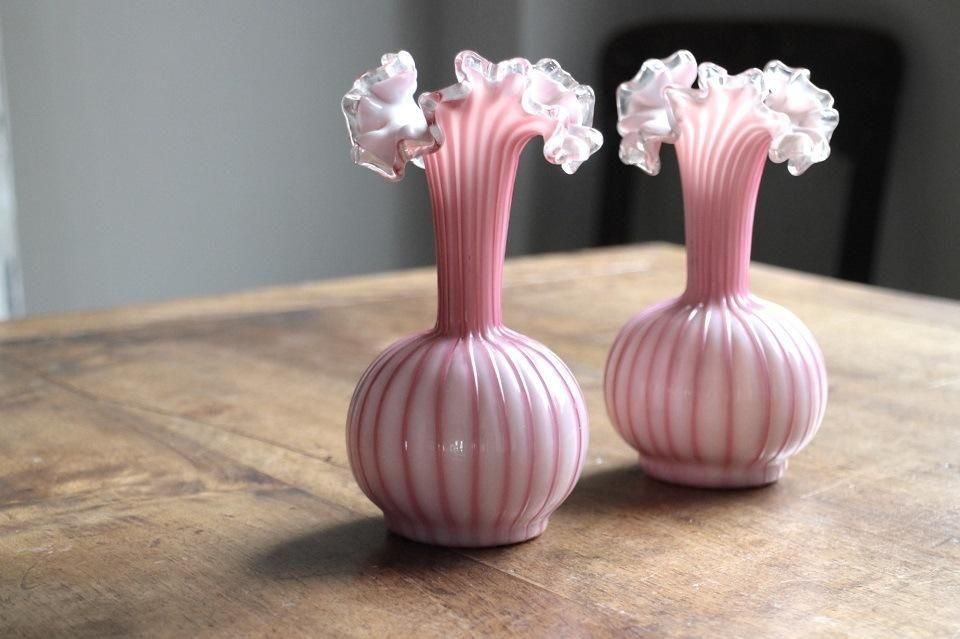 フランス製アンティーク花瓶 ピンクオパリンガラス使用