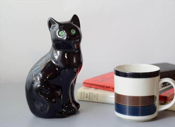 フランス製ヴィンテージ陶器の黒猫オブジェ存在感あり