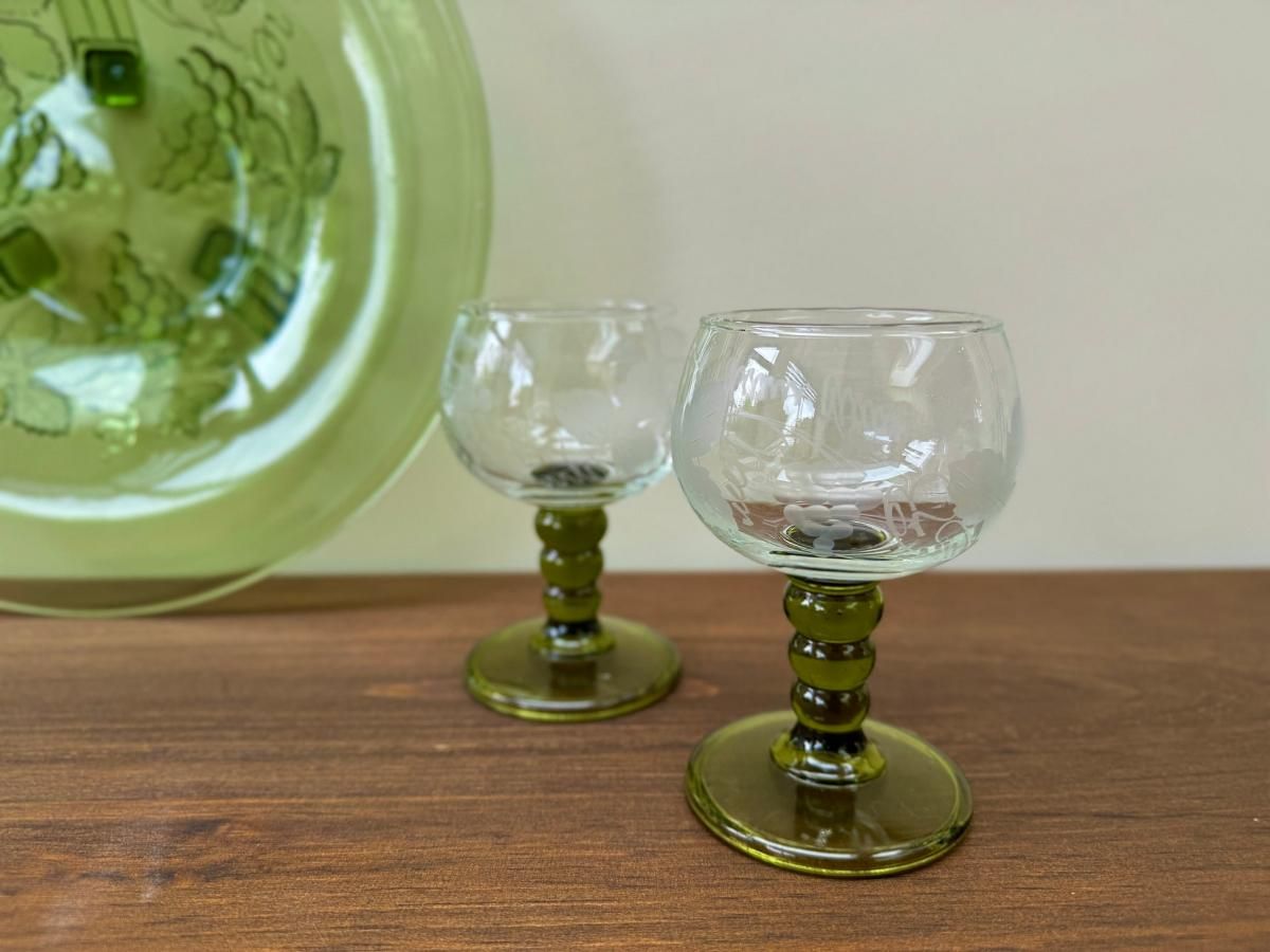 英国製ヴィンテージ緑ガラスワイングラスペア ブドウ柄