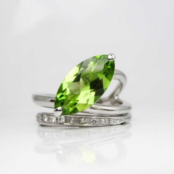 ペリドット ダイヤモンドリング PE 2.80ct D 0.08ct Pt900 JGGC鑑別書付