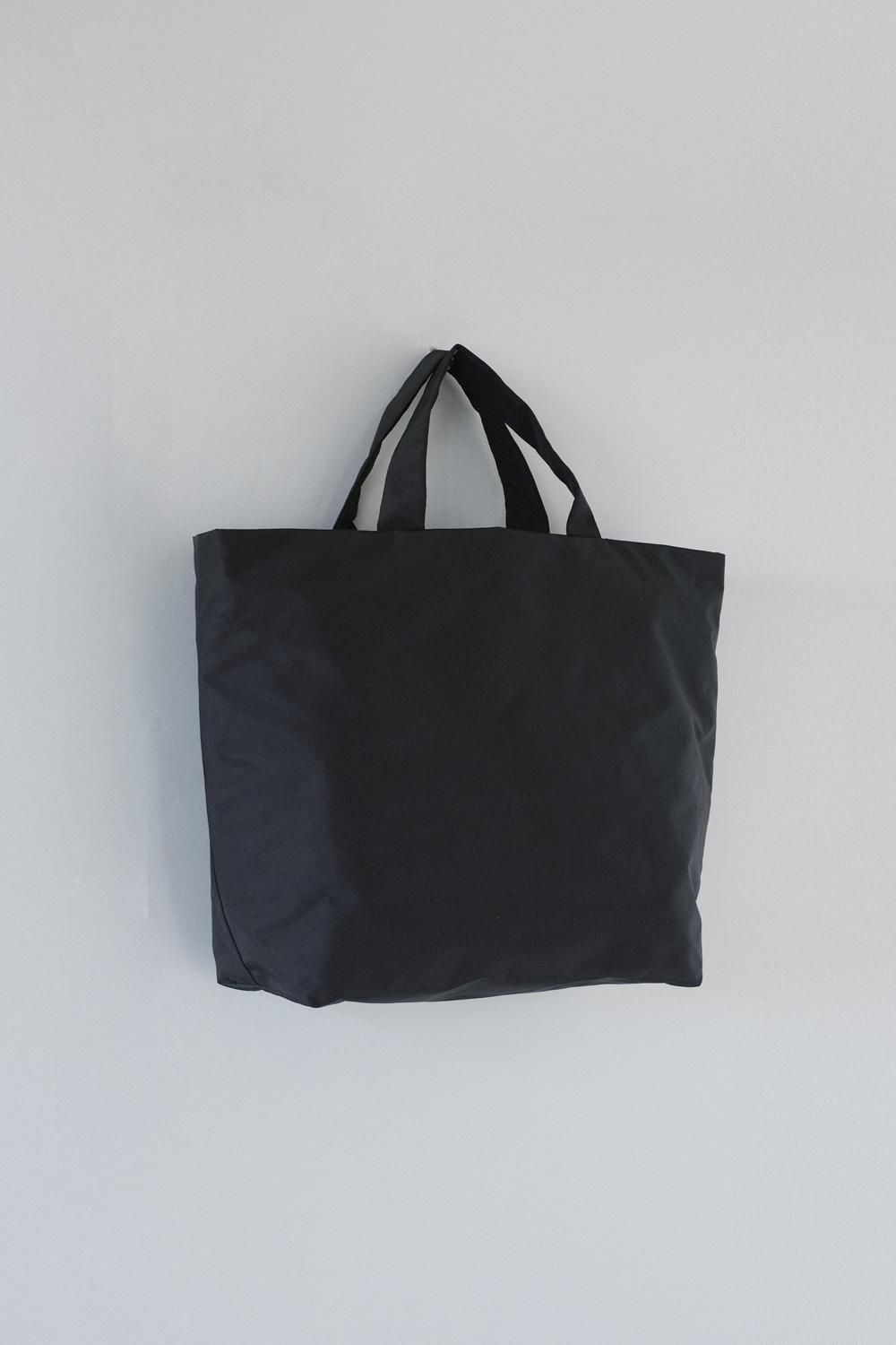 NYLON SHOULDER TOTE M／BLACK／Aeta
