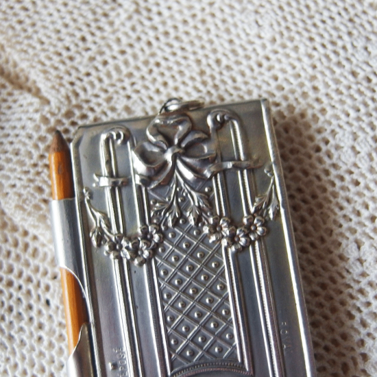 フランスアンティーク | ヒイラギのカルネドバル（舞踏会用の小さな