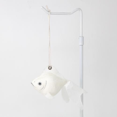 羽二重張り 金魚（銀白） | 夏の涼 - ハリコ オンライン