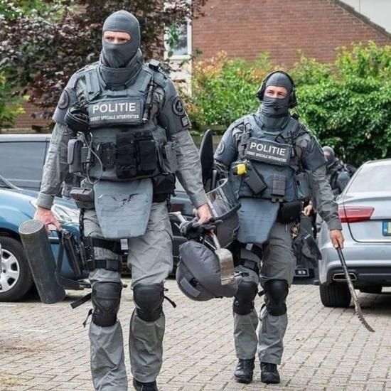 アークテリクスプロ Combat Knee Cap - ミリタリーサイト/実物のみを