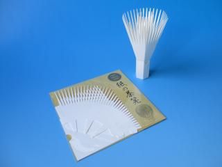 一位一刀彫 ほおずき香合 (共箱)津田亮友 - 茶道具販売 栗林園