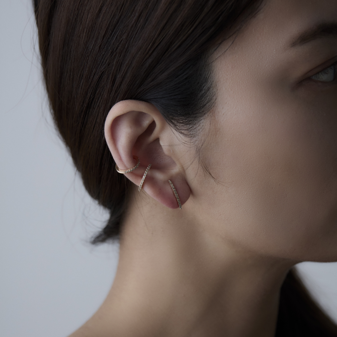 Hirotaka（ヒロタカ) Gossamer Diamond Short Bar Earring