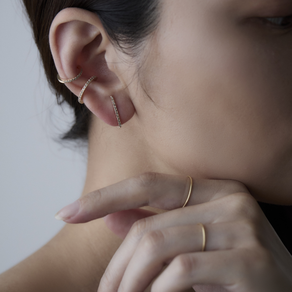 Hirotaka（ヒロタカ) Gossamer Diamond Short Bar Earring