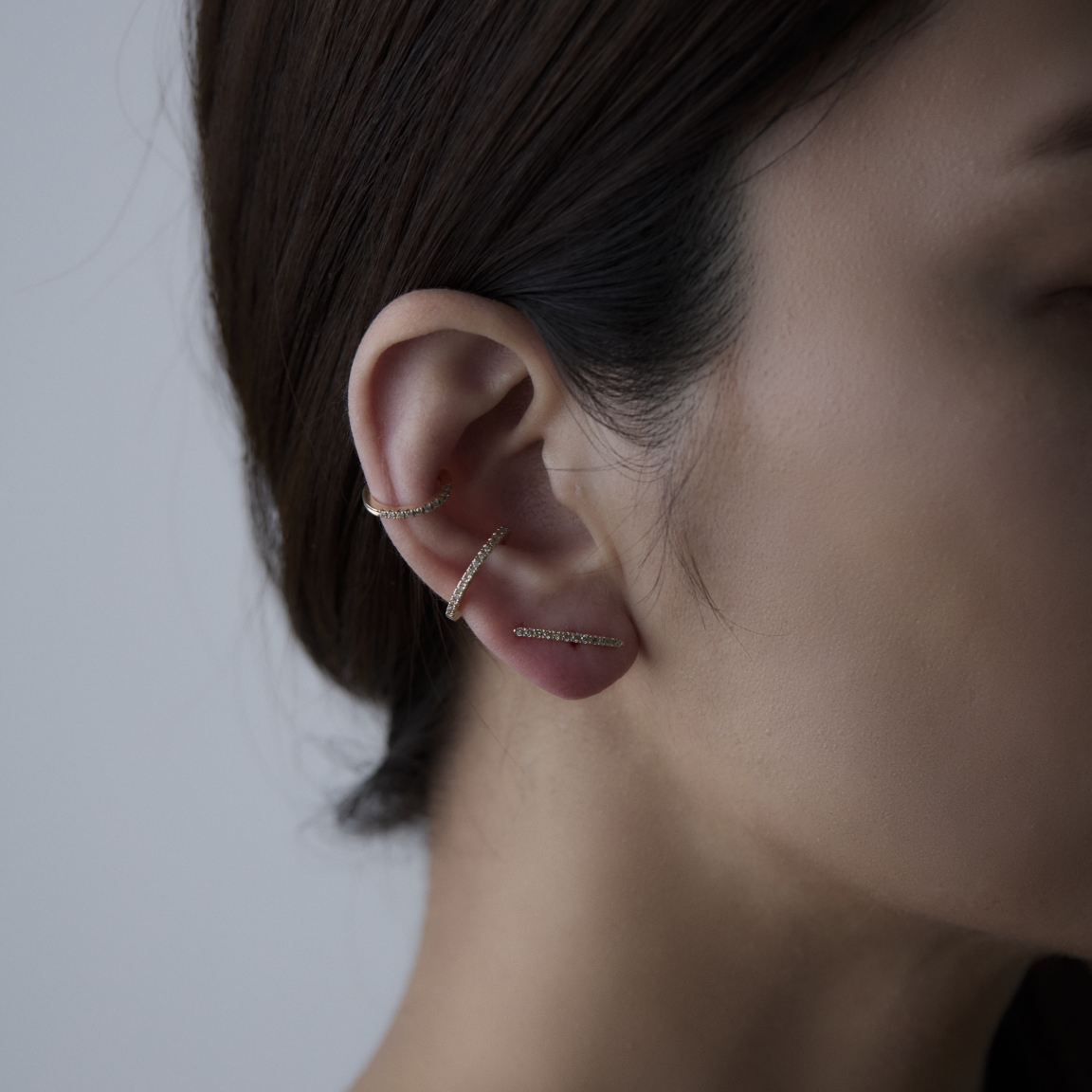 Hirotaka（ヒロタカ) Gossamer Diamond Short Bar Earring