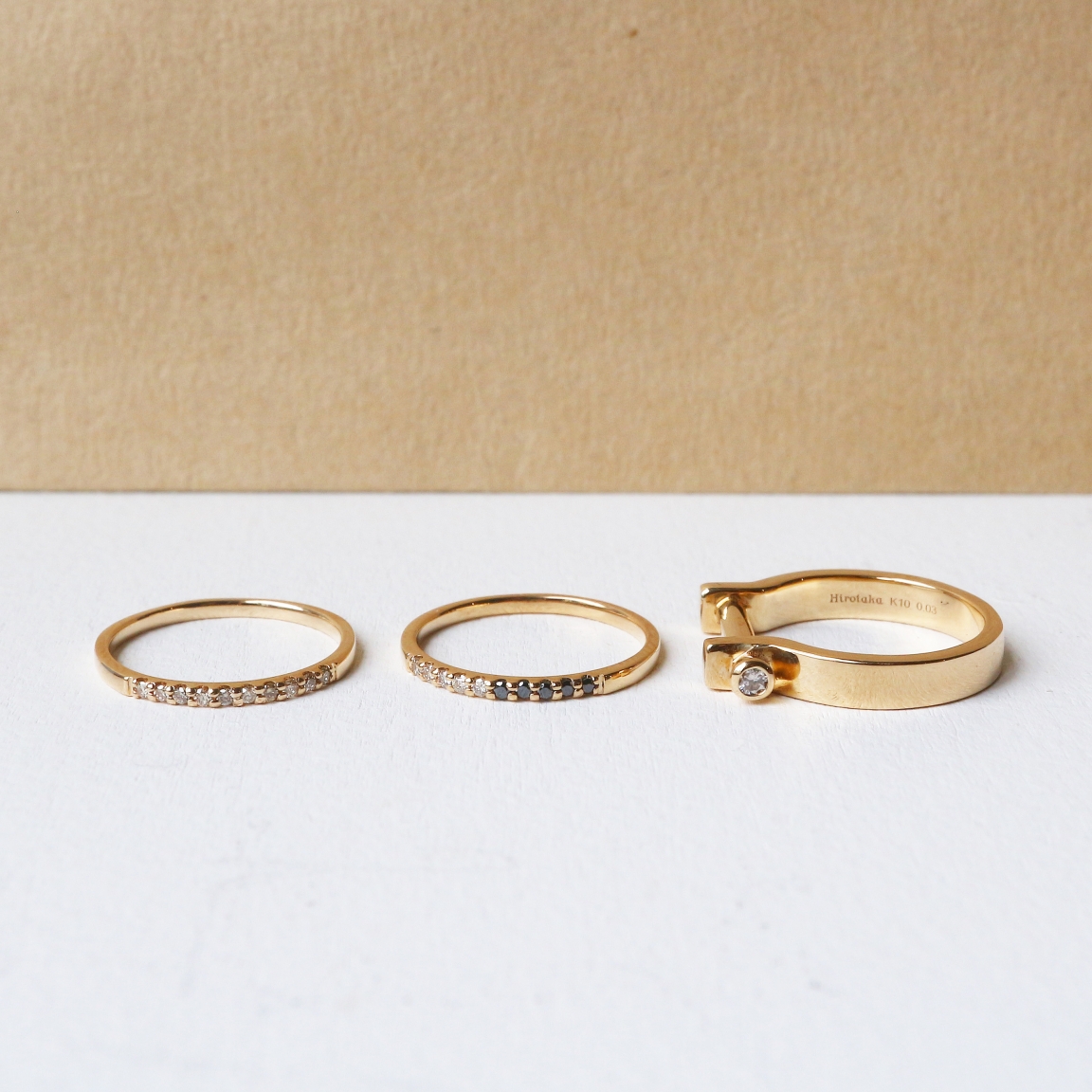 Hirotaka（ヒロタカ) Gossamer White & Black Diamonds Pinky Ring