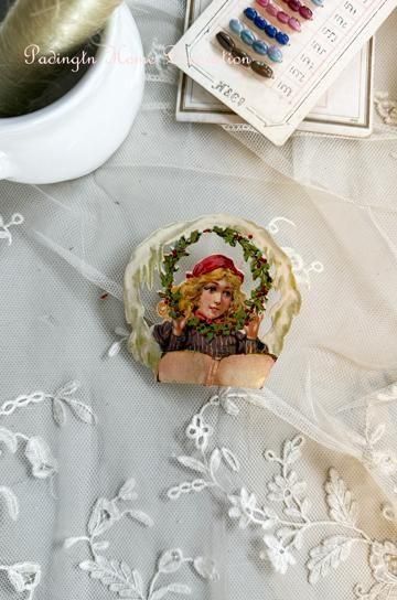 アンティークフレーム（BIRGITのミニカード/ツリーを飾る女の子と