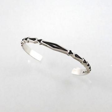 151mm】ハーフラウンドスタンプバングル By Jennifer Curtis