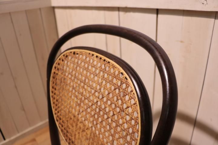 THONET(トーネット)社のラタンを使用したNO.215 ベントウッドチェアー