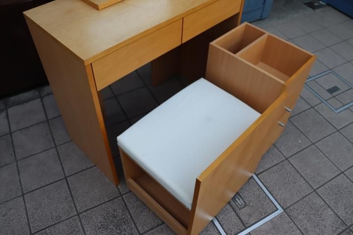 無印良品(MUJI)の希少なメープル材を使用したドレッサーセットです