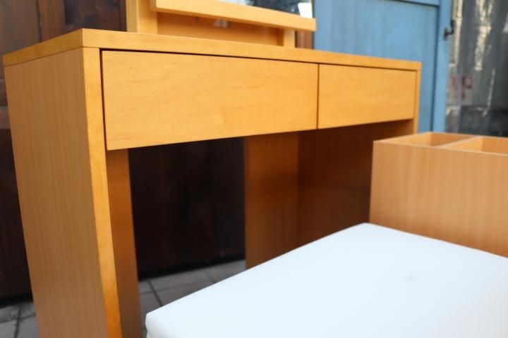無印良品(MUJI)の希少なメープル材を使用したドレッサーセットです