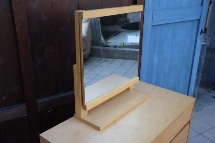 無印良品(MUJI)の希少なメープル材を使用したドレッサーセットです