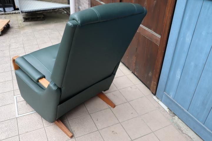 LA-Z-BOY（レイジーボーイ）のリラックスチェア。 ロッキングもする