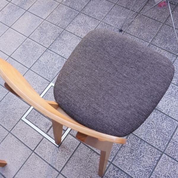 unico(ウニコ)のFIX(フィックス)シリーズのダイニングチェアー2脚