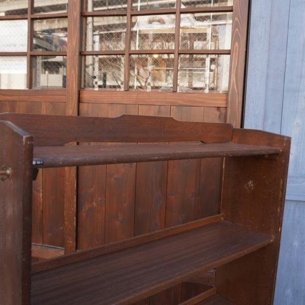 昭和レトロなヴィンテージテイストシェルフです。使い込まれた風合いが