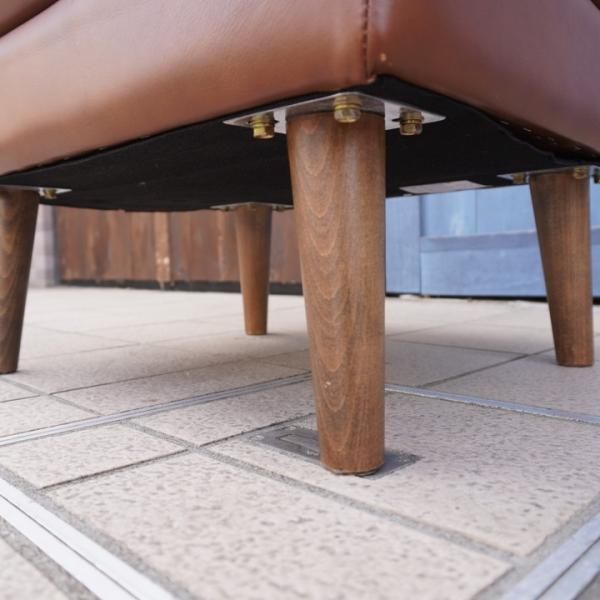 人気のunico(ウニコ)よりMOLN(モルン) レザー オットマンです。北欧