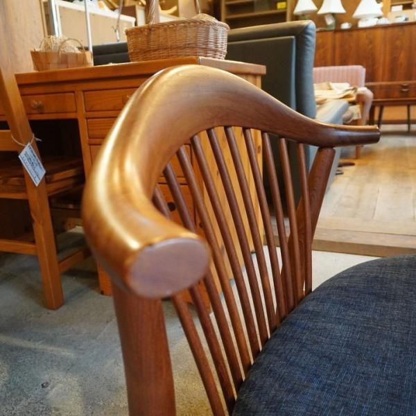 BC工房のチーク無垢材を使用した葭原基デザイン、ゆったりもとい椅子