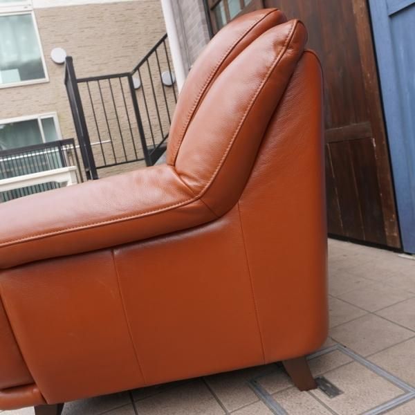 IDC OTSUKA(大塚家具)のオースチン 総革張り2人掛けソファーです！高め