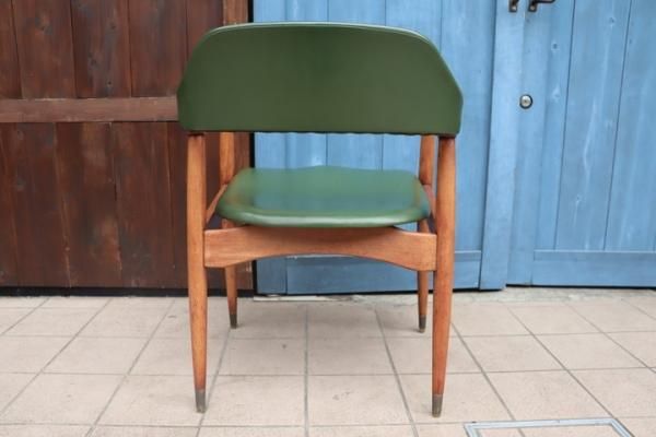 辻木工のアームチェアです。なめらかな木肌と丸みを帯びたやわらかな