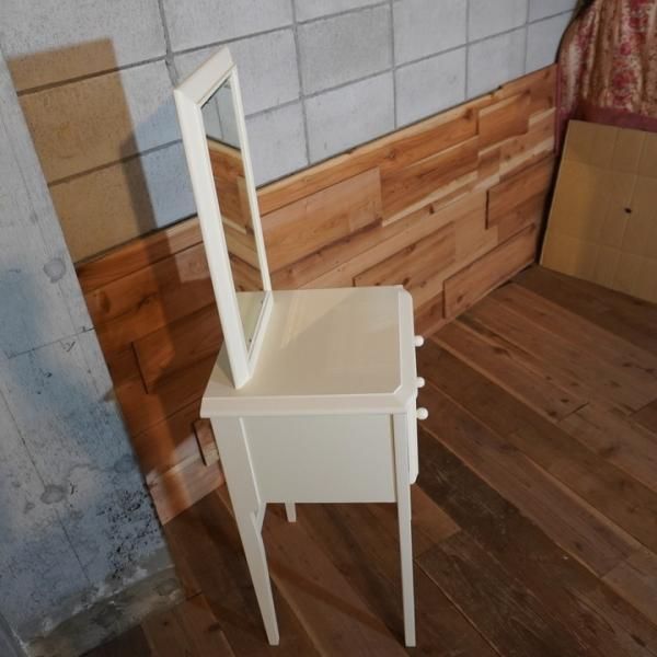 Francfranc(フランフラン)の白を基調とした可愛らしいリリオドレッサー