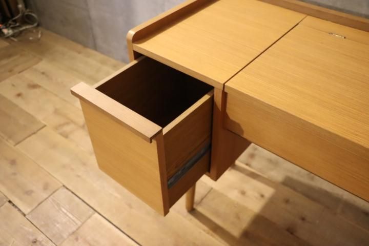 unico(ウニコ)の中でも人気のALBERO(アルベロ)シリーズ ドレッサーです