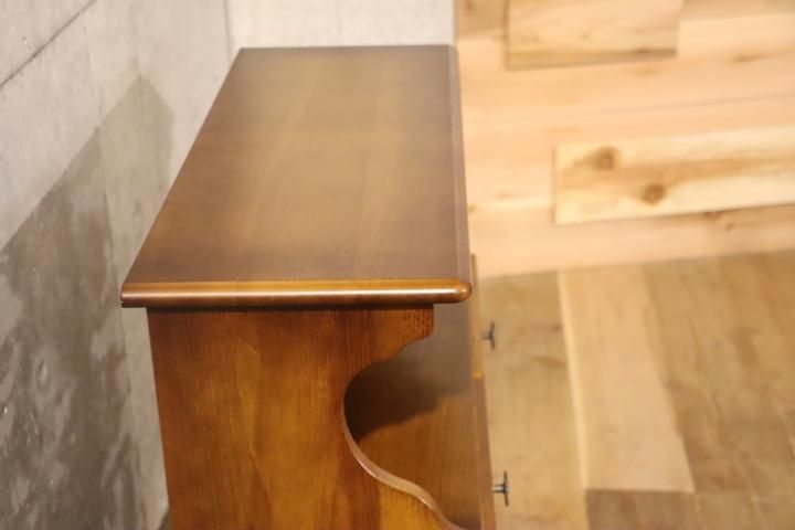 karimoku(カリモク家具)の人気シリーズCOLONIAL(コロニアル)の電話台