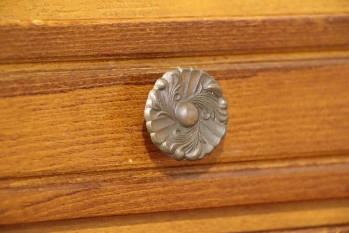 karimoku(カリモク家具)の人気シリーズCOLONIAL(コロニアル)の電話台