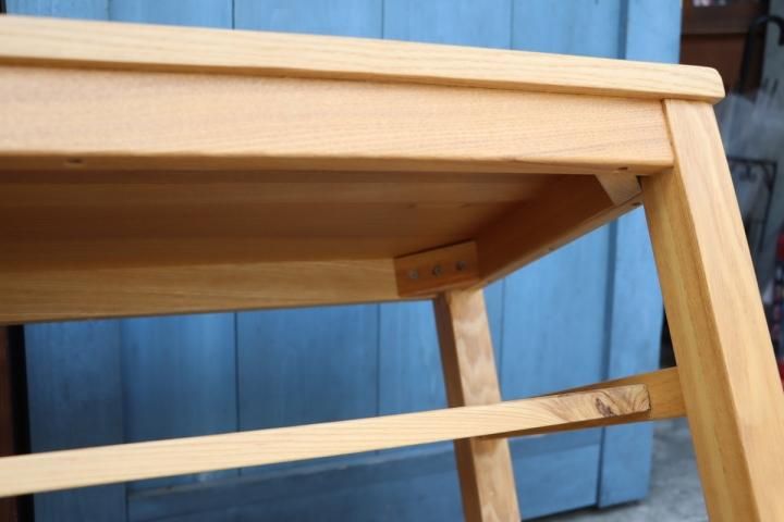 無印良品(MUJI)の稀少な木製ベンチ・板座・タモ材です。タモ無垢材を