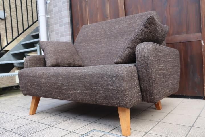 unico(ウニコ)のEVA(エヴァ)2シーターソファです。シンプルで