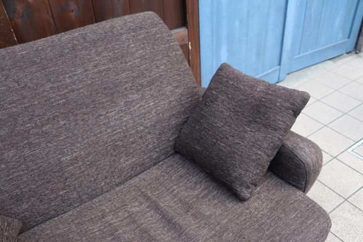 unico(ウニコ)のEVA(エヴァ)2シーターソファです。シンプルで