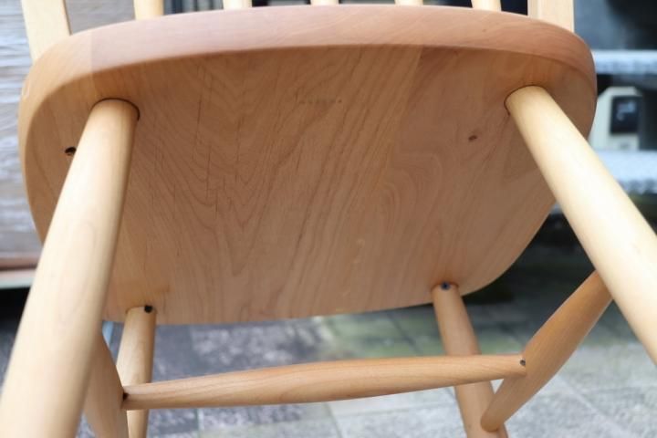 MOMO natural(モモナチュラル)のMARE ROUND CHAIRです。アルダー材を