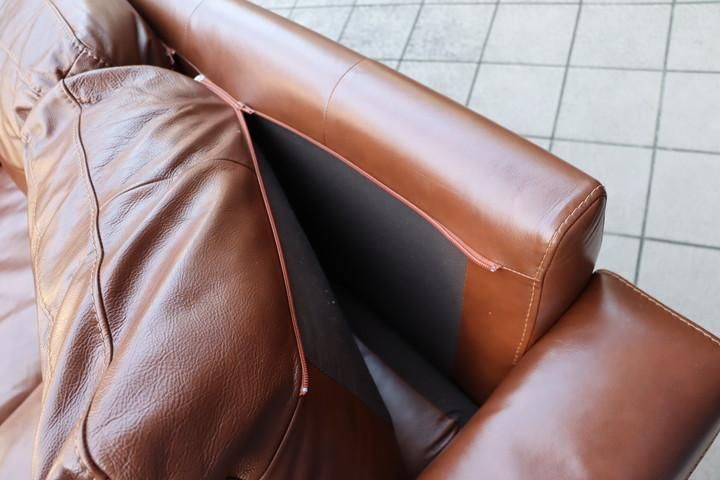 人気のunico(ウニコ)よりMOLN(モルン) レザー 2シーターソファーです