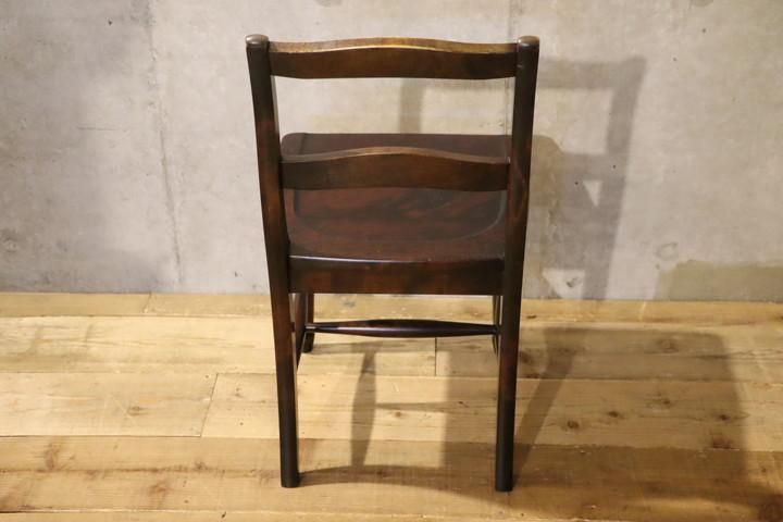 北海道民芸家具(HOKUMIN)のカバ無垢材を使用した、HM686 小椅子です