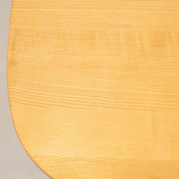 人気の無印良品(MUJI)の正方形こたつテーブルです。木のナチュラルな