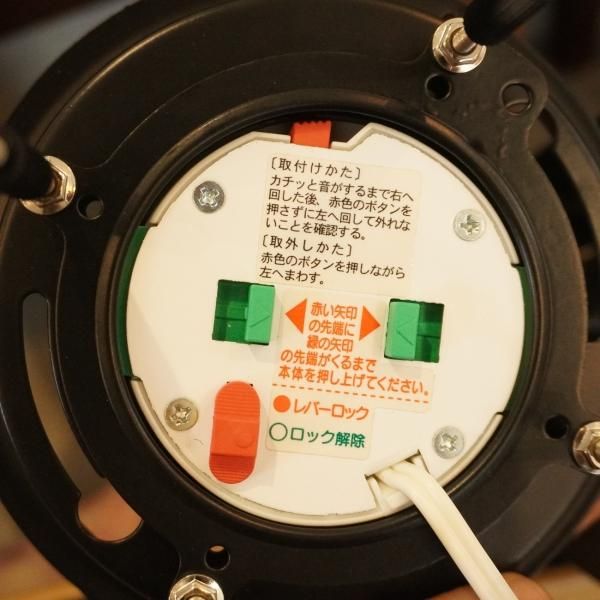 unico(ウニコ)のGENDER WOOD ROD 4灯シーリングランプ。向きや角度が