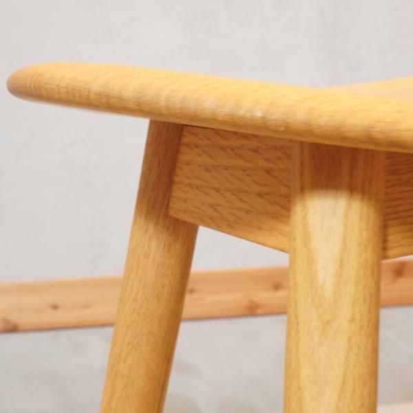 飛騨の家具メーカーKASIWA(柏木工)よりオーク材 ハイスツールです