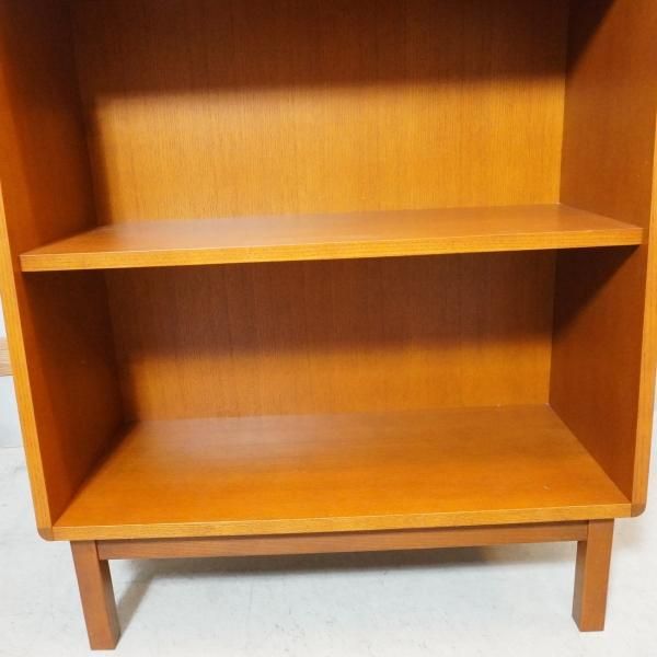 IDEE(イデー)のANTON(アントン) ブックシェルフです。モダンクラシック