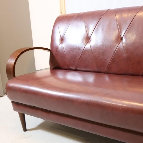 B-COMPANY(ビーカンパニー)のクールベ 2人掛けソファ。ダイヤステッチ