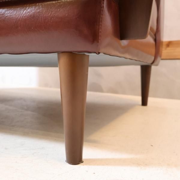 B-COMPANY(ビーカンパニー)のクールベ 2人掛けソファ。ダイヤステッチ