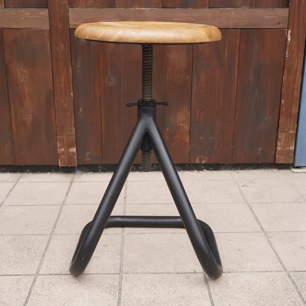 LIFE FURNITURE(ライフファニチャー)のアイアンスツールです。アイアン