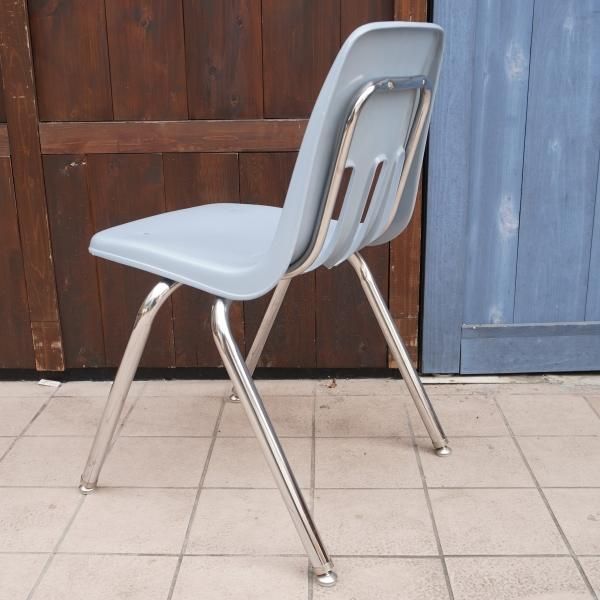 アメリカVIRCO(ヴァルコ)社の9000 CHAIR ブルーグレーです。機能的で