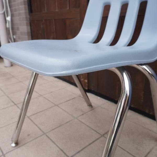 アメリカVIRCO(ヴァルコ)社の9000 CHAIR ブルーグレーです。機能的で