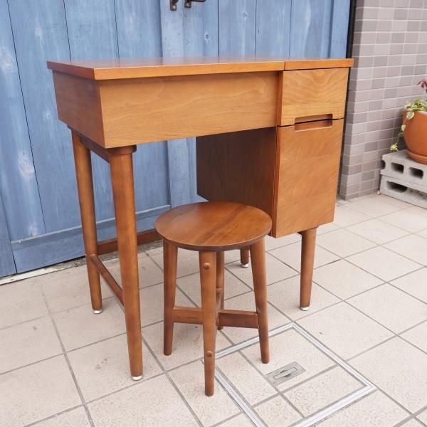 北欧家具 『emo（エモ）』のドレッサー 木製 ウォールナット レトロな